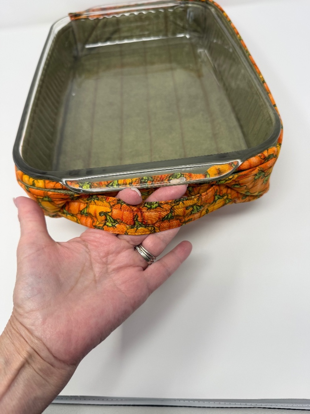 Hot casserole dish cozy